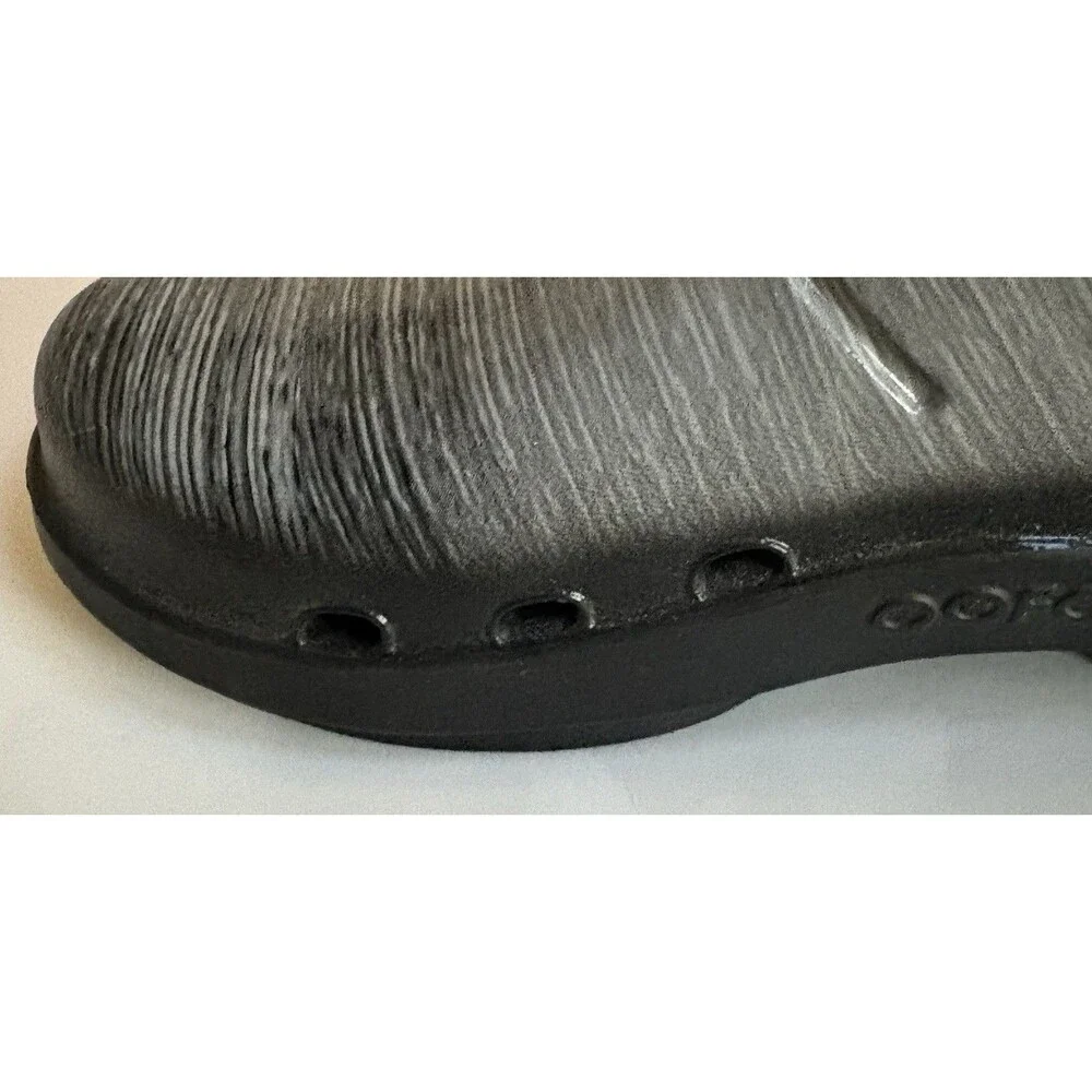 NWOB OOFOS Oocloog Luxe Gray Stripe Recovery Comfort Clogs Size EU37 US L6 M4